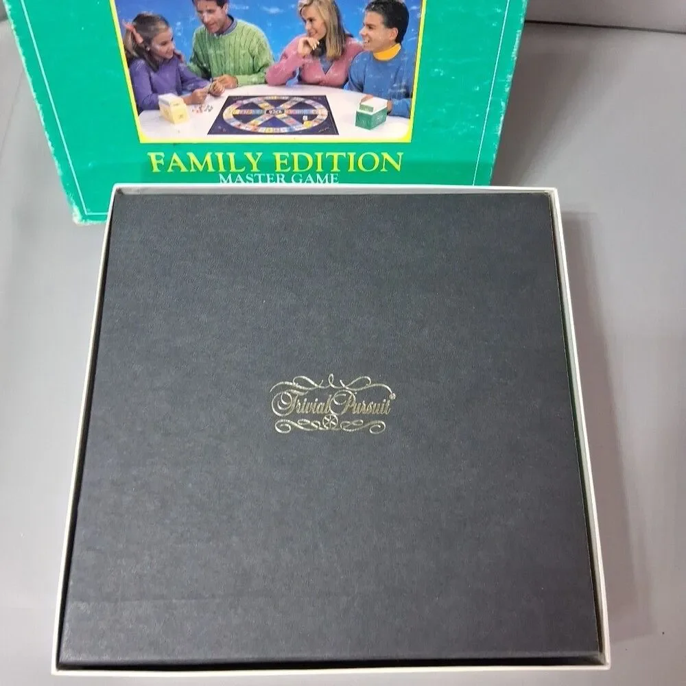 Vtg 1992 Trivial Pursuit Family Edition Complete Master Set Retro Kids & Adults